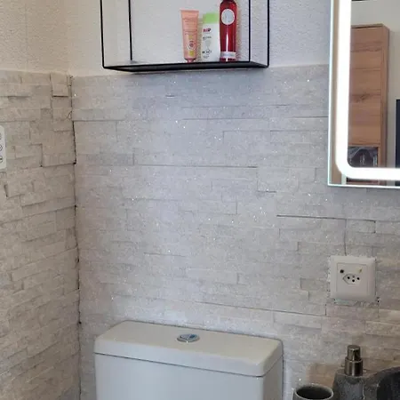 Chez Claudine Et Charles -